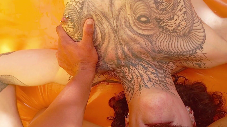 Gabes ftm: Hose Bath and 69 with Trans Woman