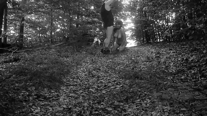 Toilet Mommy: नग्न दब्बू रंडी को जंगल में पट्टा पर टहलने के लिए ले जाया गया