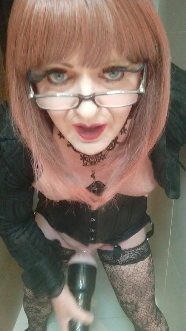 Emma Browne: Emma Browne玩弄她的鸡巴