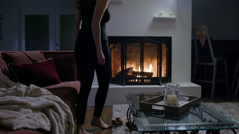 Mommy's Girl: Madrasta da menina - pequena loira Kenzie Reeves é pega entre madrasta...