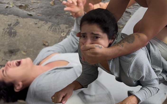 Roxxan: První pomoc mé sousedce, protože havarovala