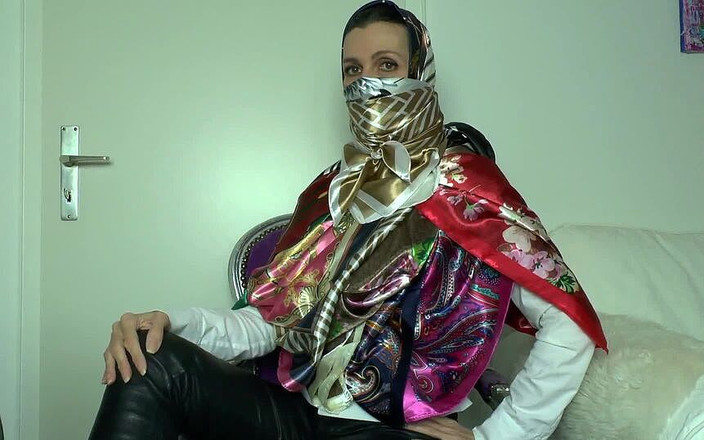 Lady Victoria Valente: Stile di estremamente molti vestiti di raso