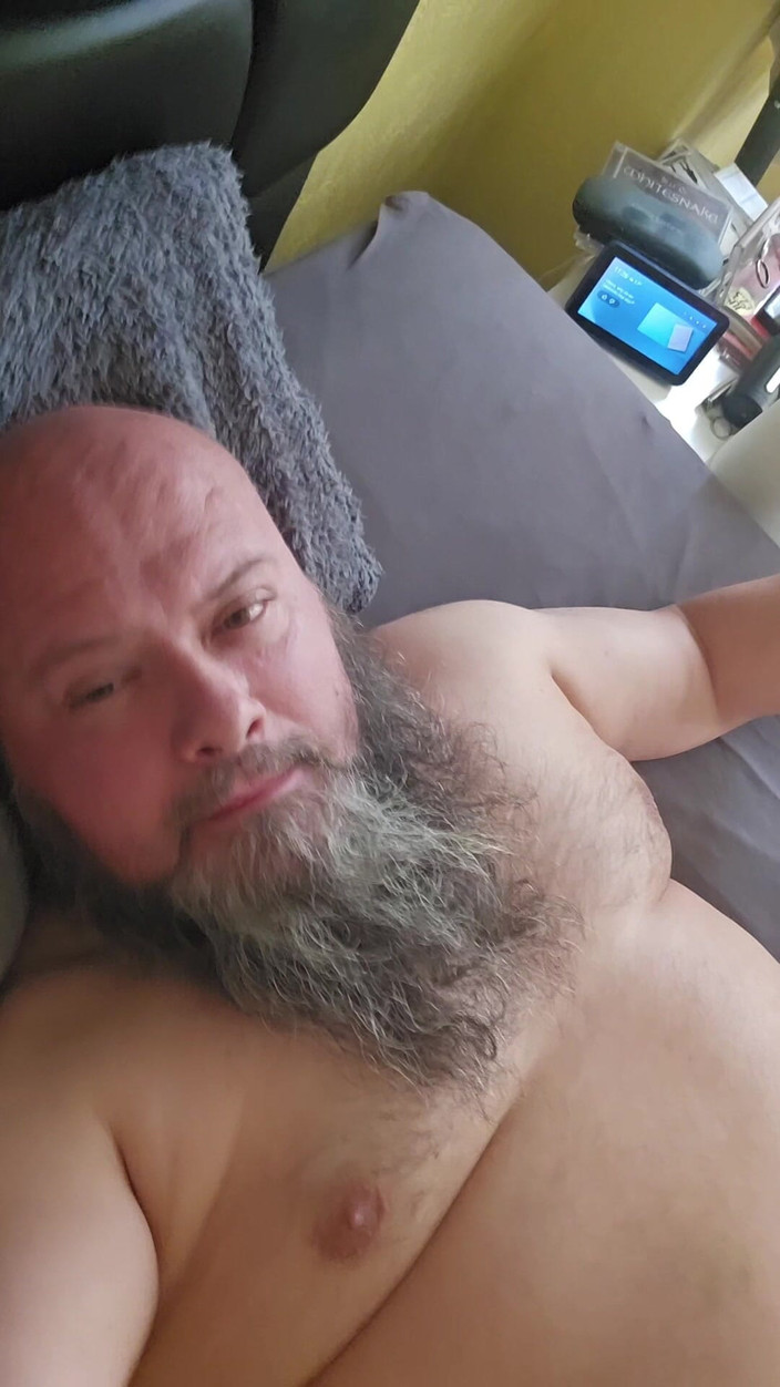 big_davec: Guardami sborrando sulla mia pancia