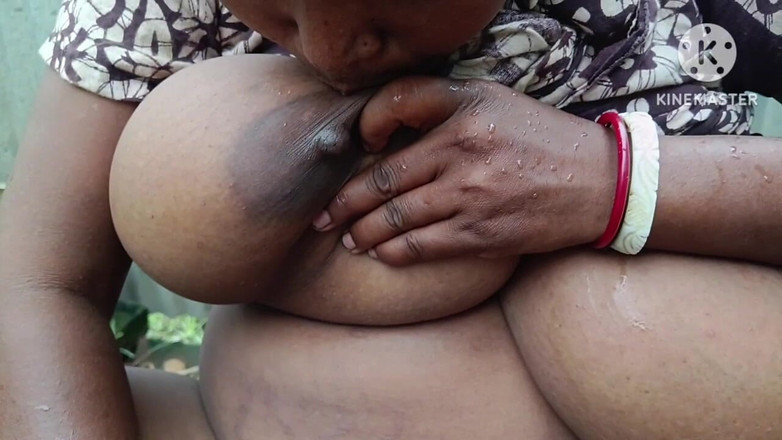 Nenika: Desi india scopata la figa con un matterello