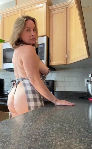 Avril Showers: Někteří v zákulisí od hraní nejlepšího kuchaře v sousedství