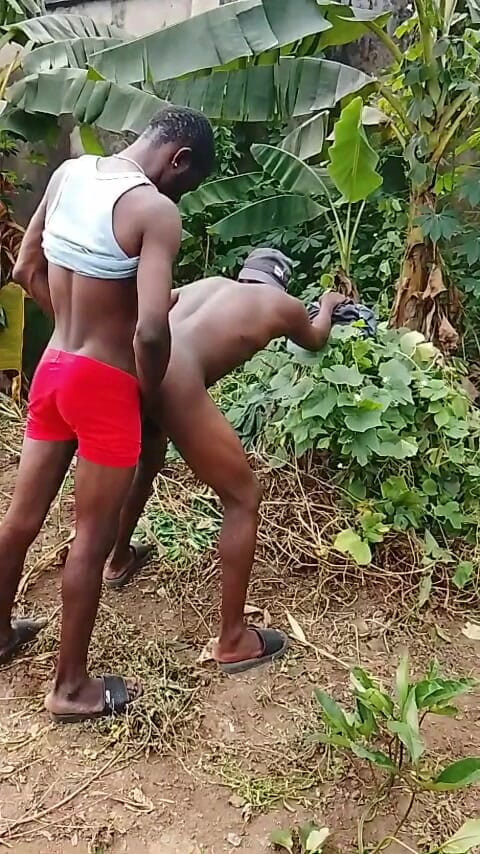 Sexydaddy: Doggy knulla i busken med min bonde styvson