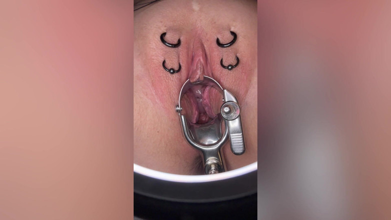 SklavinS_pervert: Escravo S brinca com seu colo do útero