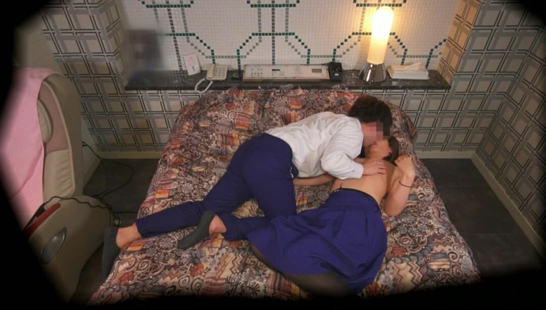 Raptor Inc: Love Hotel Sneak Peek: femeie căsătorită caută cu seriozitate bărbați,...