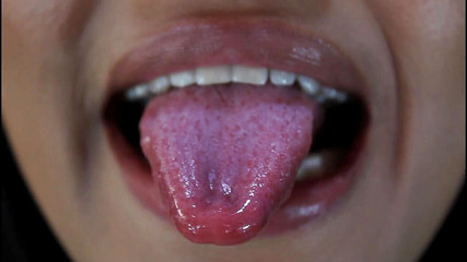 Xamy_97: i miei bei piedi e la mia bocca sexy