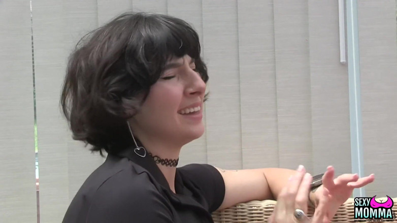 Sexy Momma XXX: Kiki Turns to Step Stepmom Amica for Advice!