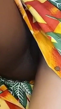 Sandra Star jangli aur bekaaboo kaali ichchha ko eendhan deti hai