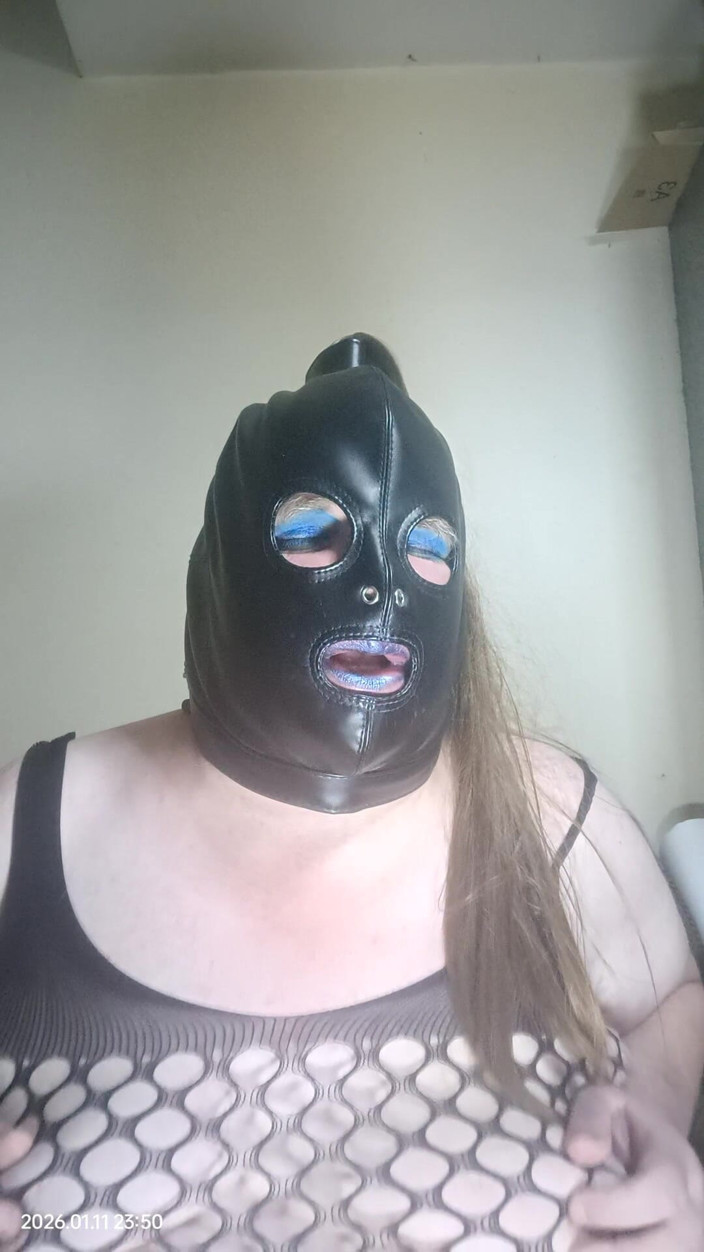 Stephanie-Nicole-TV: Bbw TV si hraje se svými bradavkami prostřednictvím síťovaných tělových...