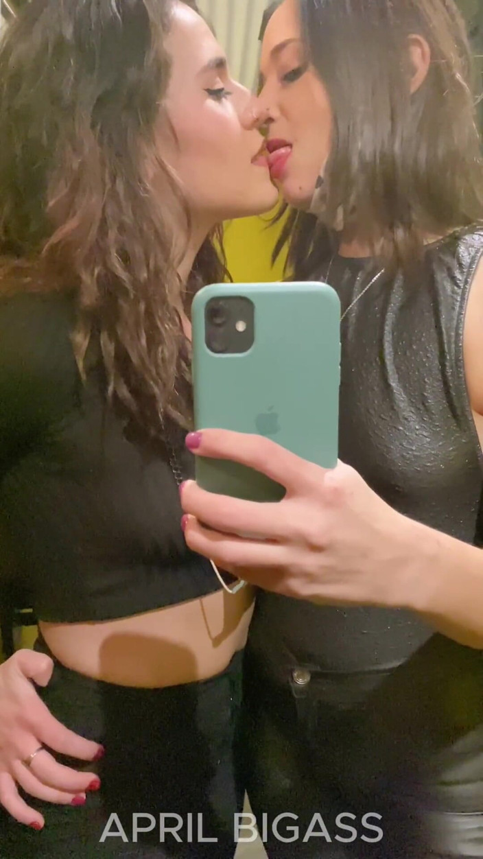 April BigAss: Threesome Pissing on the Streets of Argentina, Mar Del Plata, 2...