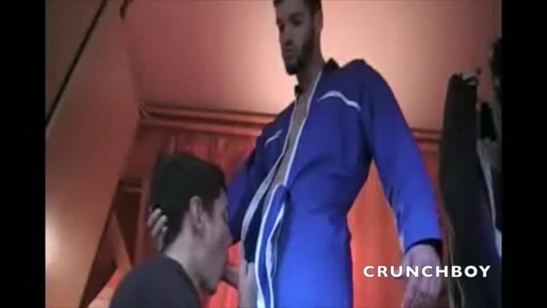 MEN BIG COCKS FUCKERS: Twink francese scopa un idraulico etero sexy