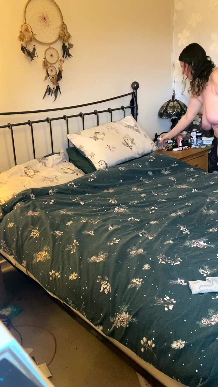 Frequentmasturbation: Молодий стажист дивиться шоу підглядання в вікно