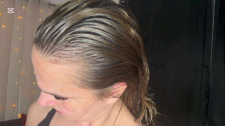 Emeli: Minyak rambut saya