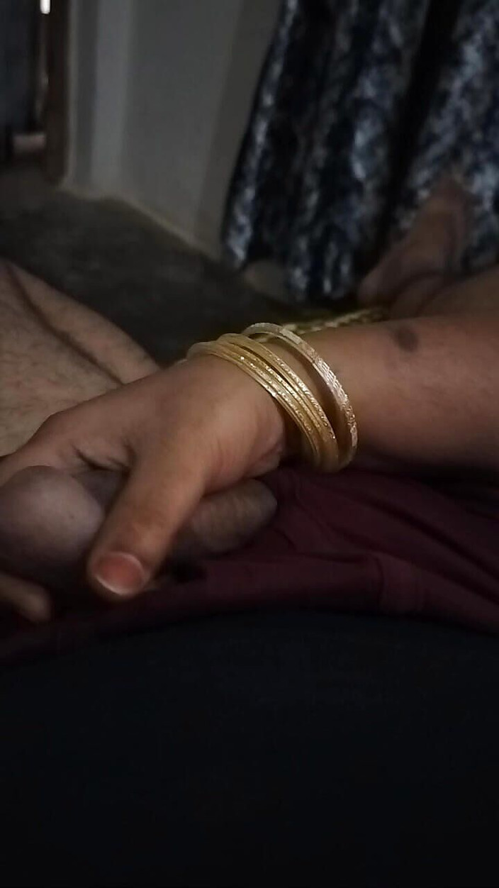 Yur bhabhi: 何日も経ってから今日チンポを見つけました