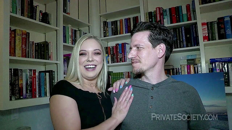 Private Society: Dia lebih suka seks dubur