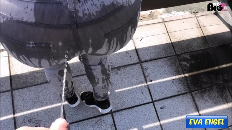 Eva Engel: Denim Piss
