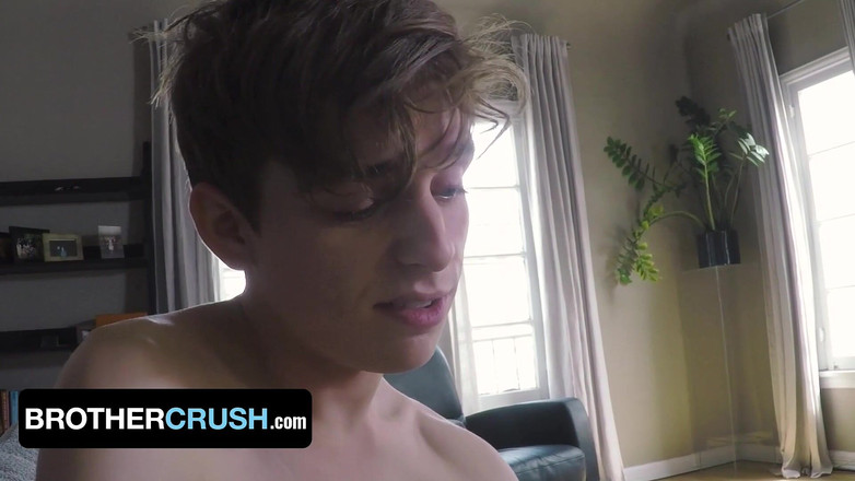 Brother Crush: Hete dekhengst laat de spanning los na het voetbal en...