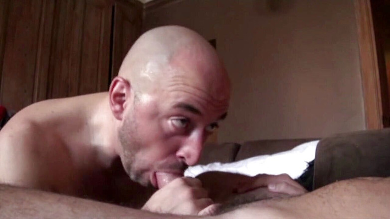 Gaybareback: Un etero che ama succhiare il cazzo