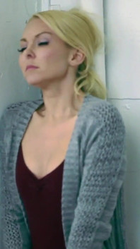 댄스 연습 후 애슐리 스톤과 제나 J 로스가 때렸어