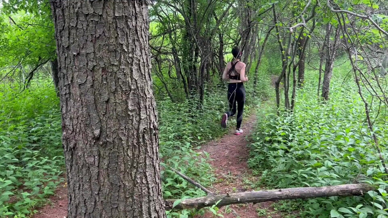 Serenity Cox: Жена трахается с 2 мужиками и получает двойной кримпай в лесу, пока она работает грязные секунды штаны для йоги