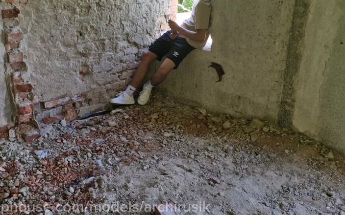 ArchiRusik: J’ai sucé un étudiant femboy et je suce une bite pour...