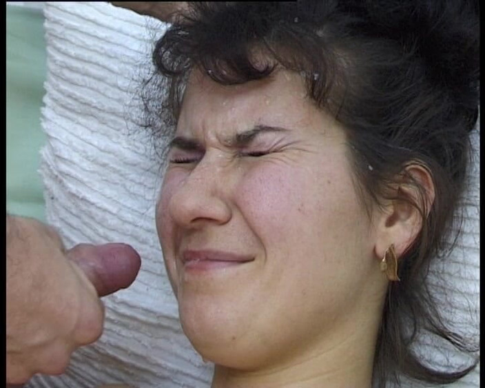 YOUR FIRST PORN: Mi scopo la commessa claudia