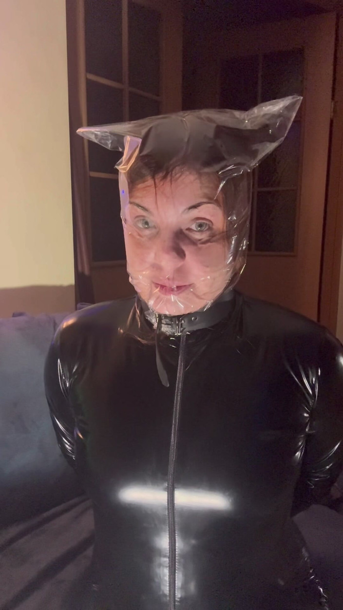 Elena917: Enge plastiktüte und latex