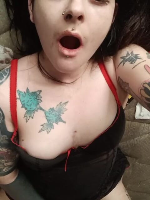 InkedDevilXxx: Pov Inkeddevilxxx si masturba