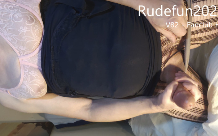 rudefun2023: V82 - sperma v kalhotkách