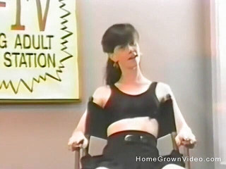 Homegrown Vintage: Si rambut coklat melancap pepek berbulunya dengan dildo