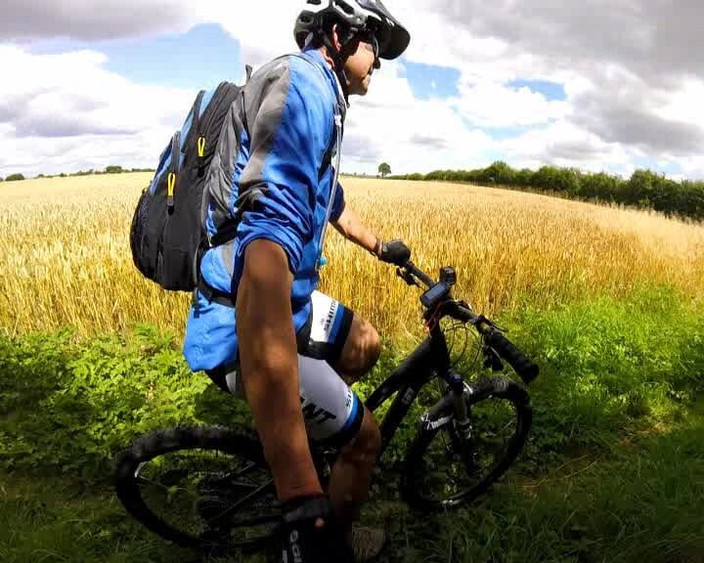 Andy: Pakaian atau Tanpa Pakaian