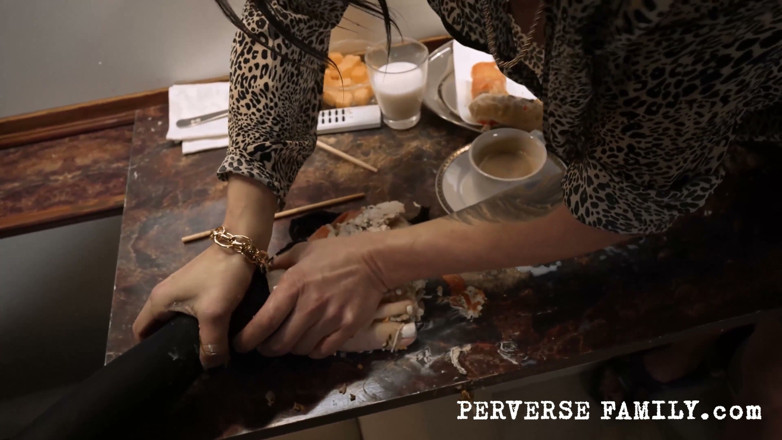 Perverse Family: Perverse Family 54.1 (season 5): Perverzní Luxusní Soukromé Letadlo