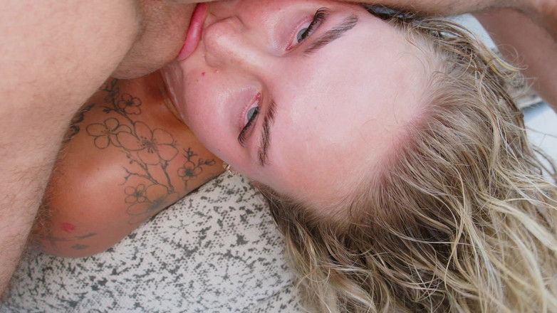 Yeri Blue: Modelo Inglesa First Blowgang