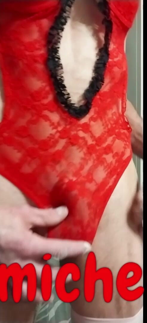 Sexy crossdresser wearing lingerie everything sexy: Travestito Indossando Sesso Orsacchiotto Rosso