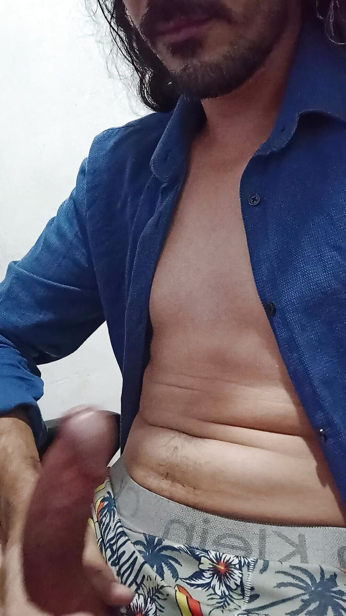 Mr Viking: 办公室里性感的拉丁女郎