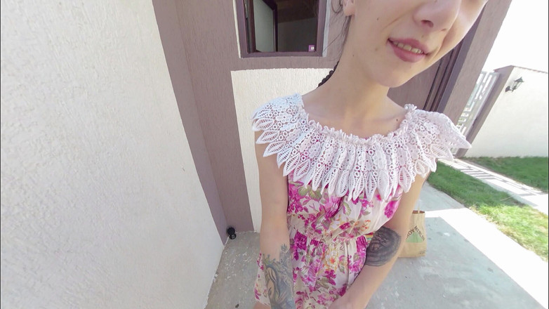 SassyTiff: Adik tiri saya tidak sabar untuk menjatuhkan runcitnya