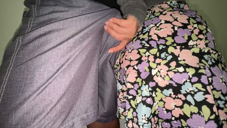 CoupleOfHotSins: Chytí penis cizince s obrovskou erekcí.
