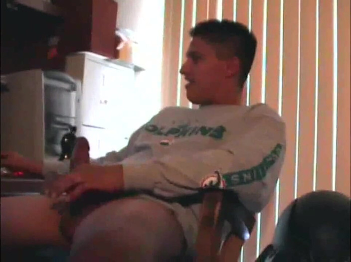 Gaybareback: Straight Show Me His Cock