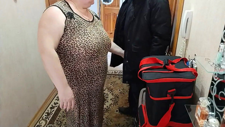 Zona901: Madrasta confundiu um amigo para um correio chupado e então...