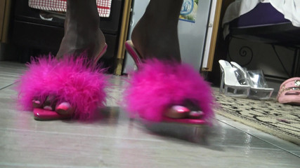 Solo Austria: Puteri eboni bermain kasut