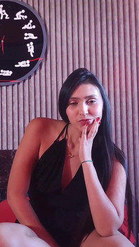Jeux de roulette sexuels avec Roxi suivez son profil pour la vidéo complète