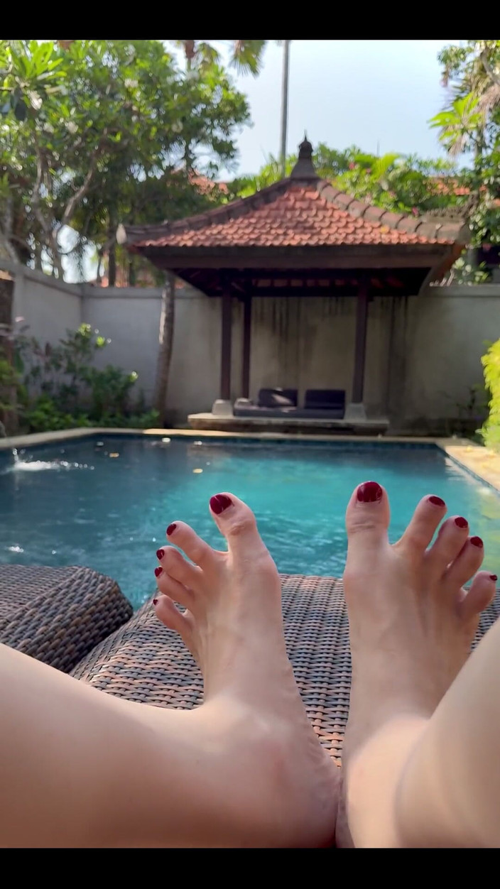 Aerie Rei: Goedemorgen. Hier is er een speciaal voor de voeten-fans