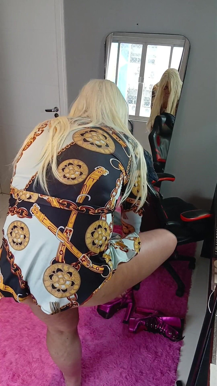 Sexy ass CDzinhafx: Tiny Dress &amp; Lots of Oil: 23 Minutes Leading to the Perfect...
