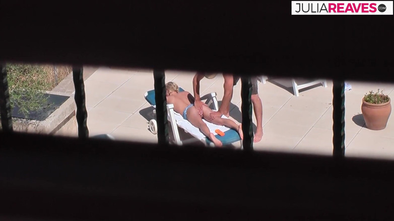 Kinky Bitches: Das perverse paar fickt am hotelpool