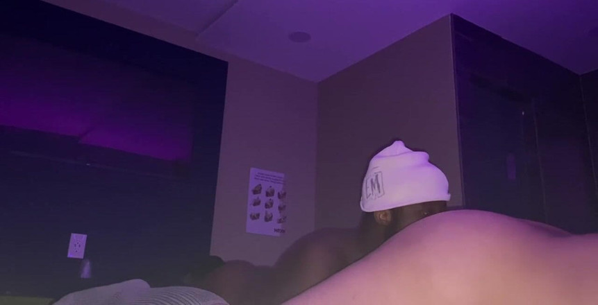 Candy Licker: Une fan pulpeuse se fait enculer