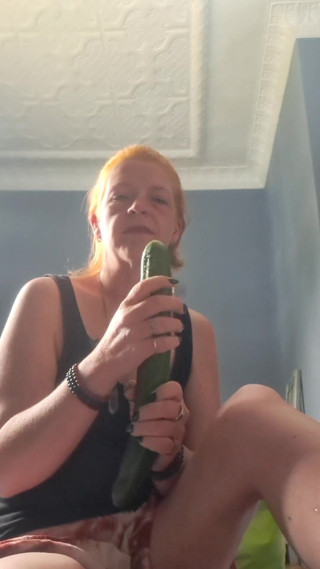ZenitheBloodRose: Having a Cucumber Live
