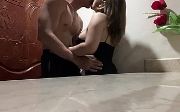 EL Swallow: Escabullirse en la puerta trasera con mi amigo de sexo